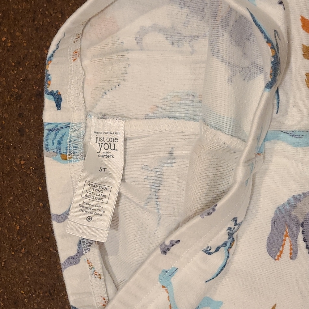 Carter's 5T pajamas - Picture 6 of 6